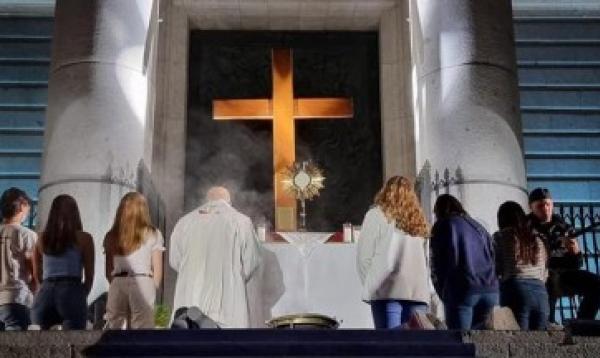 LA FELICIDAD TIENE NOMBRE Y ROSTRO: JESUCRISTO