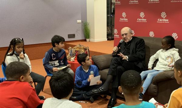 entrevista-cardenal-carlos-osoro-niños-caritas-madrid