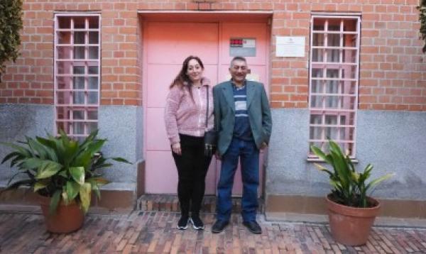 LLAMANDO A OTRAS PUERTAS HAN ENCONTRADO «PERSONAS BUENAS» DISPUESTAS A AYUDARLOS