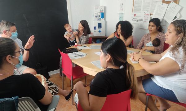 madres-taller-bucodental-bebes-caritas