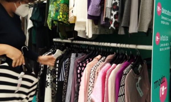  CONTAMOS CON EL PRIMER CÓRNER DE LAS TIENDAS DE INSERCIÓN MODA RE- EN EL CENTRO COMERCIAL DE ALCAMPO