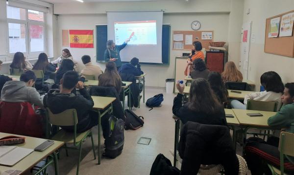 alumnado-colegio-nuevo-equipo-pueblo-nuevo-conoce-voluntariado-sinhogarismo-caritas-madrid