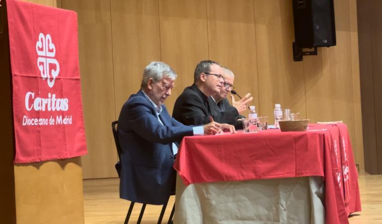 Encuentro curso caritas madrid-obispo-auxiliar