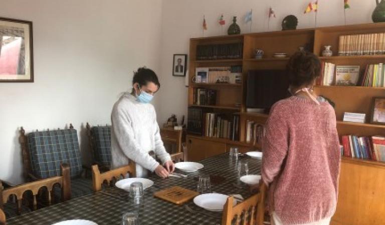 JÓVENES QUE COMPARTEN SU MULTICULTURALIDAD Y MOTIVACIÓN A TRAVÉS DE LA GASTRONOMÍA