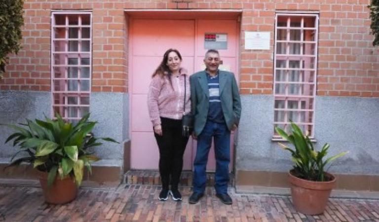 LLAMANDO A OTRAS PUERTAS HAN ENCONTRADO «PERSONAS BUENAS» DISPUESTAS A AYUDARLOS