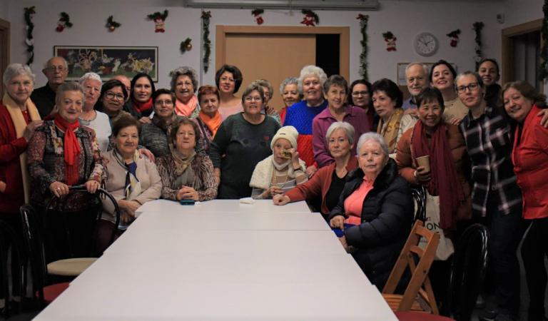 mayores-usera-acompañados-caritas-navidad