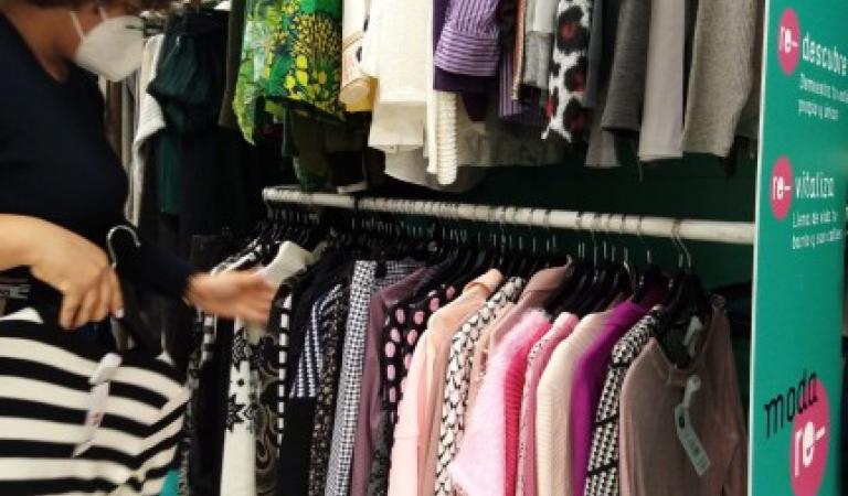  CONTAMOS CON EL PRIMER CÓRNER DE LAS TIENDAS DE INSERCIÓN MODA RE- EN EL CENTRO COMERCIAL DE ALCAMPO