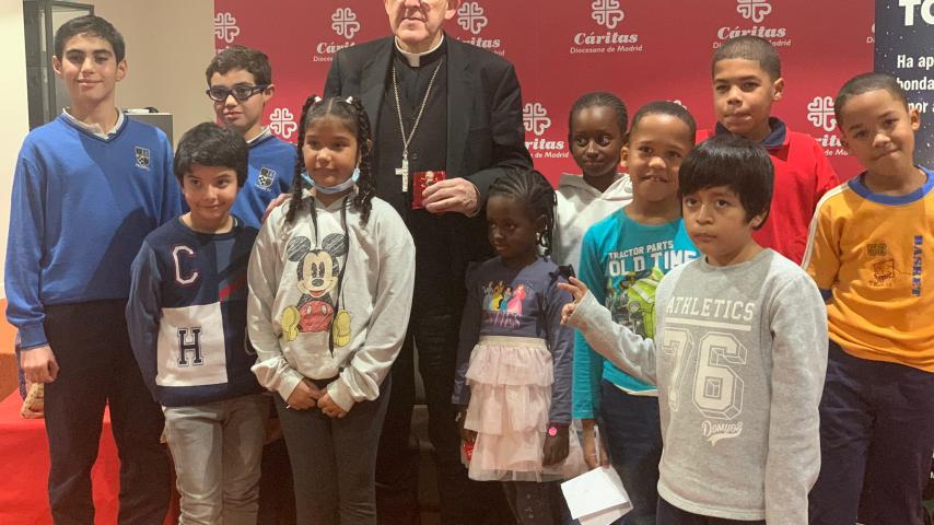 entrevista-cardenal-carlos-osoro-niños-caritas-madrid_9