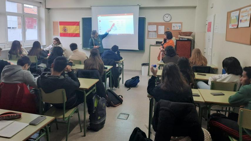 alumnado-colegio-nuevo-equipo-pueblo-nuevo-conoce-voluntariado-sinhogarismo-caritas-madrid