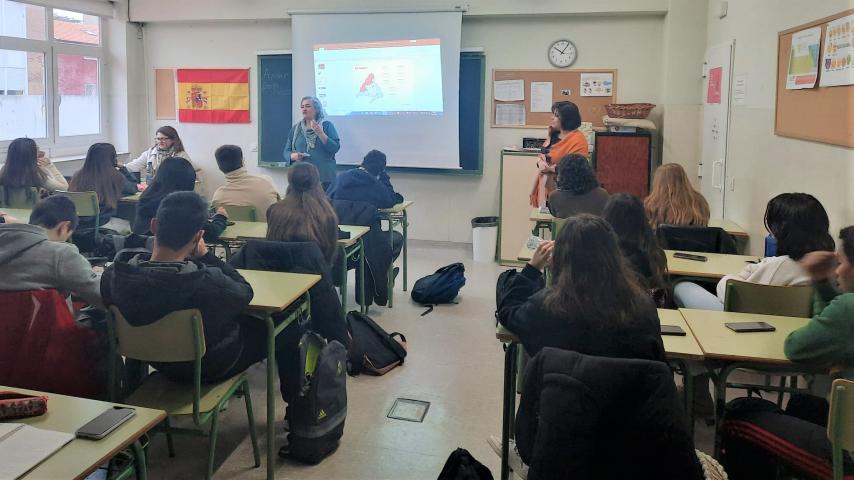 alumnado-colegio-nuevo-equipo-pueblo-nuevo-conoce-voluntariado-sinhogarismo-caritas-madrid-2